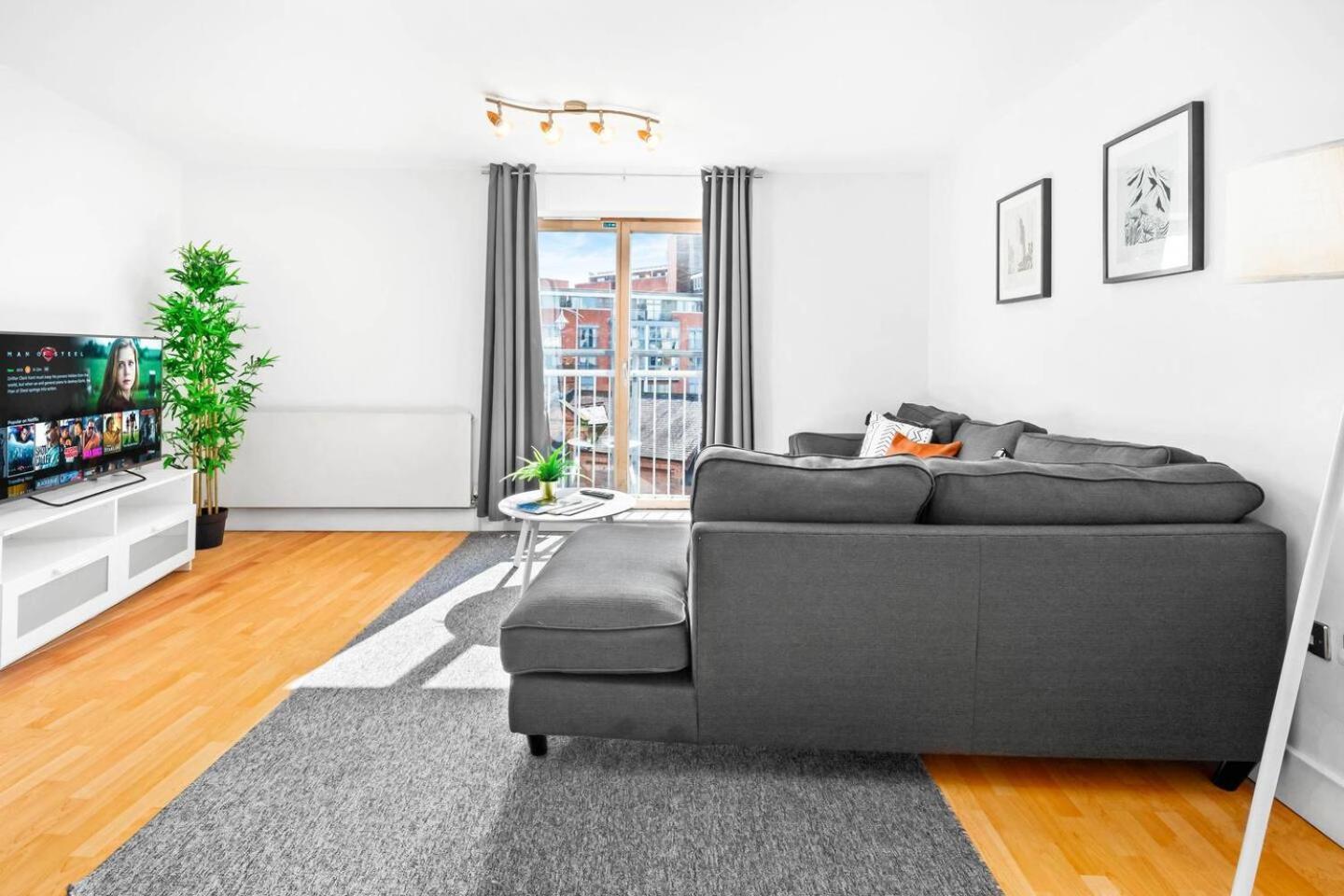 City Centre - Two Bedroom Apartment - Juliet Balcony - Secure Parking - Wifi - Smart Tv - Top Rated -33S 버밍엄 외부 사진