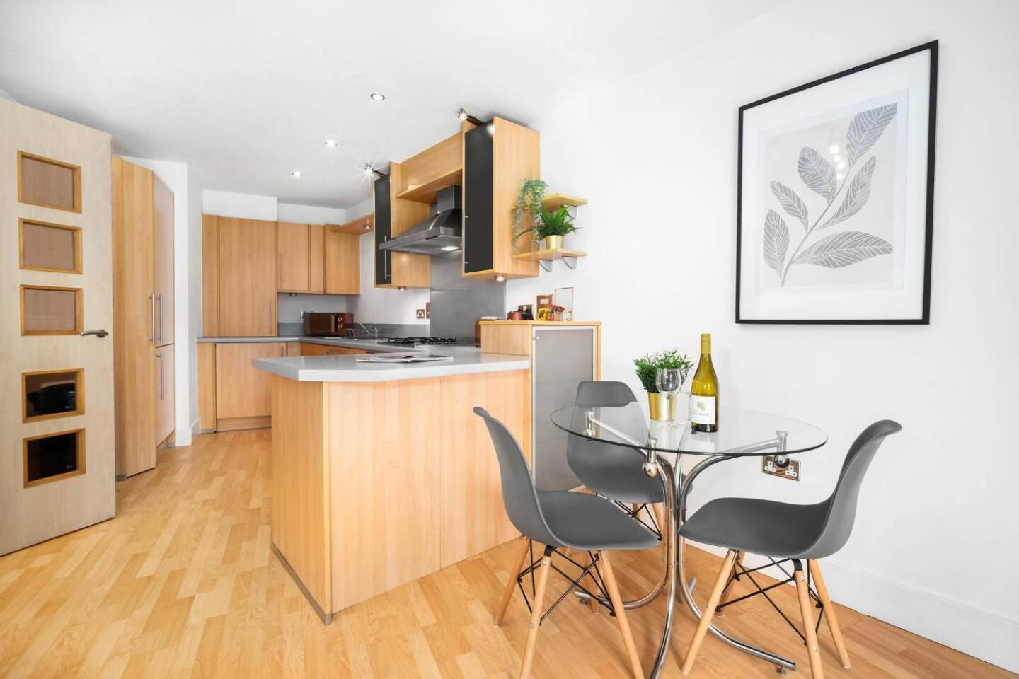 City Centre - Two Bedroom Apartment - Juliet Balcony - Secure Parking - Wifi - Smart Tv - Top Rated -33S 버밍엄 외부 사진