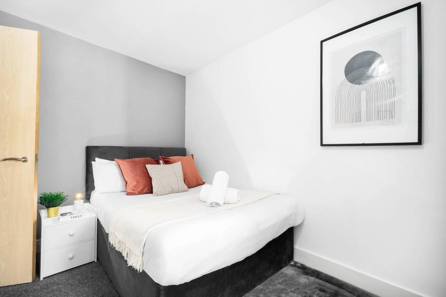 City Centre - Two Bedroom Apartment - Juliet Balcony - Secure Parking - Wifi - Smart Tv - Top Rated -33S 버밍엄 외부 사진