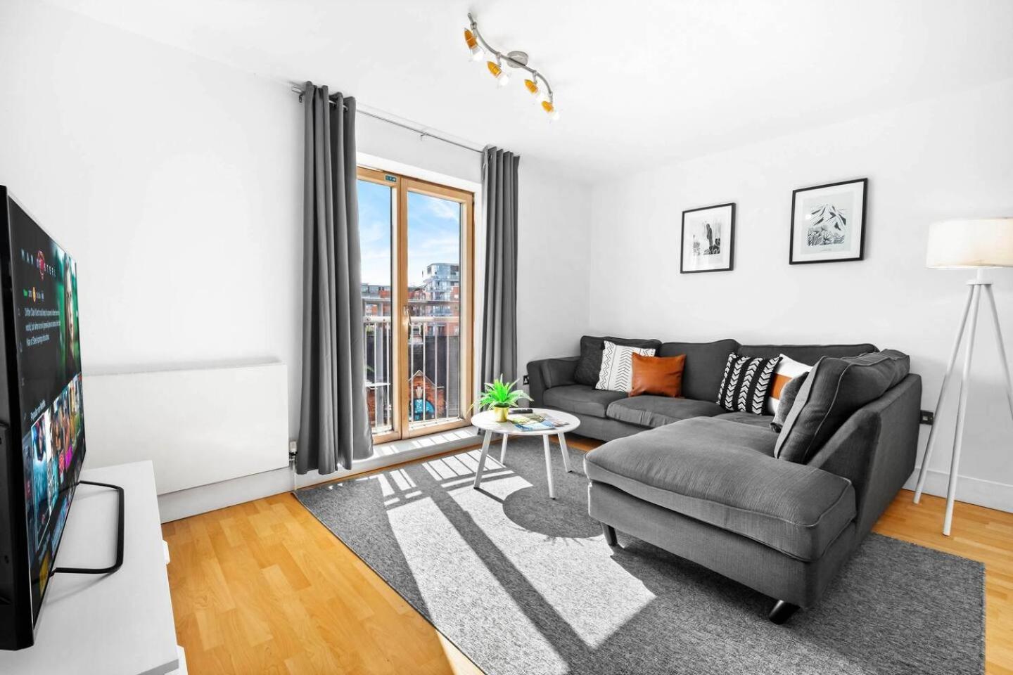 City Centre - Two Bedroom Apartment - Juliet Balcony - Secure Parking - Wifi - Smart Tv - Top Rated -33S 버밍엄 외부 사진